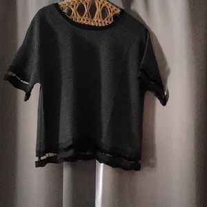 Hem and thread checkered T shirt